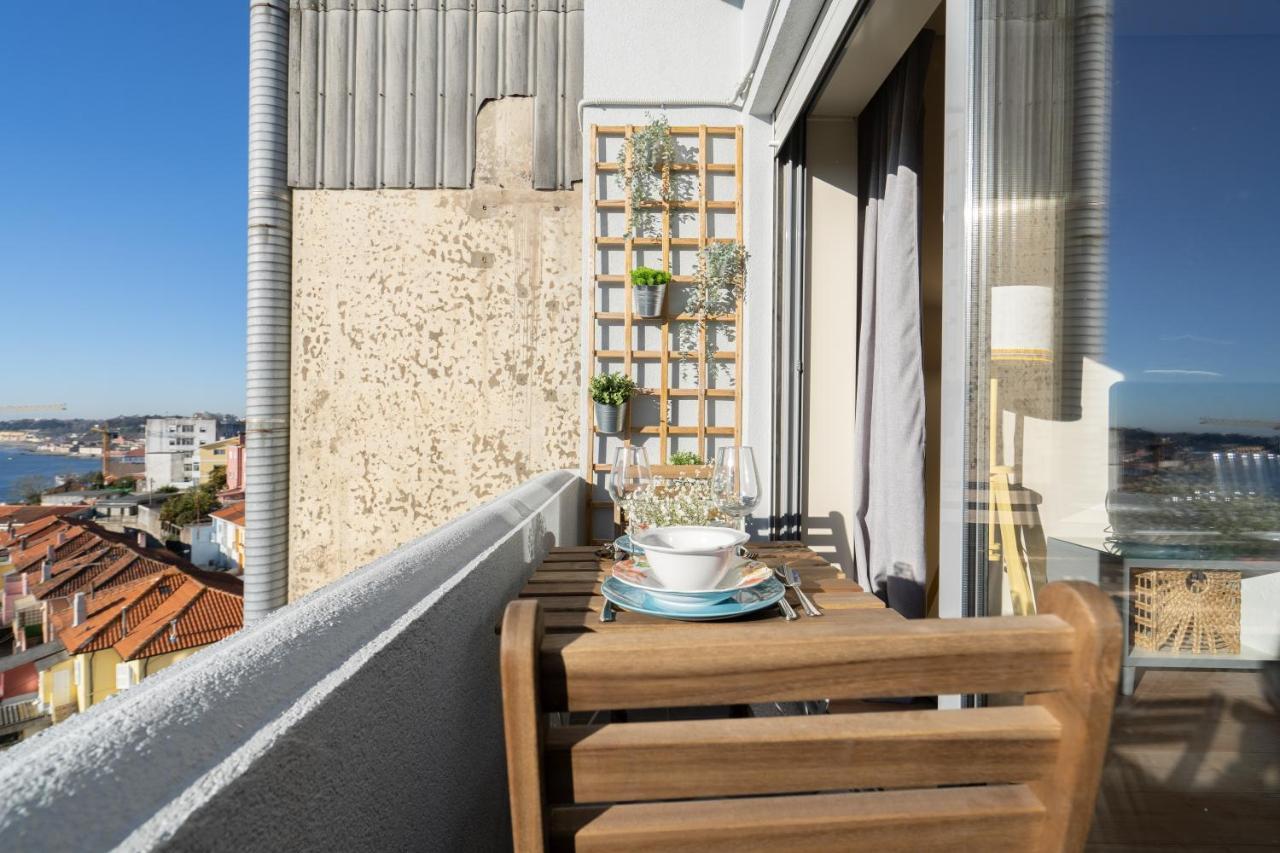 Апартаменты Gaya Avenue Flats - Elegant Contemporary Flats With Balcony Вила-Нова-ди-Гая Экстерьер фото